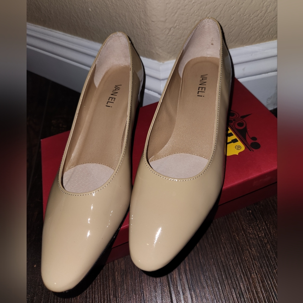 NEW NIOB Vaneli Astyr Ecru Cream Patent Heels, Shoes, Size 8.5